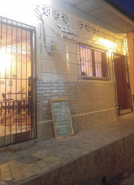 Casa Nica Leon Hostel Exterior foto